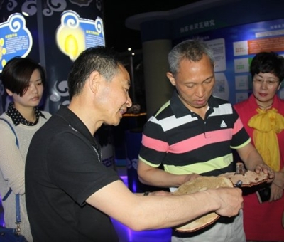 江西省農(nóng)業(yè)廳副廳長萬國根蒞臨仙客來公司調(diào)研