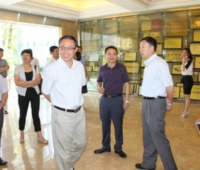 江西省委統(tǒng)戰(zhàn)部副部長、省民宗局局長張勇蒞臨仙客來公司調(diào)研