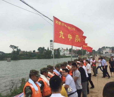 仙客來公司慰問抗洪官兵