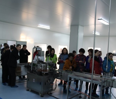 省農(nóng)業(yè)廳副廳長(zhǎng)程關(guān)懷、工會(huì)主席鄧付生一行蒞臨仙客來公司考察