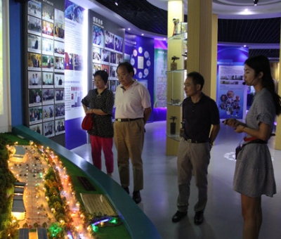 上?？茖W(xué)技術(shù)文獻(xiàn)出版社胡德仁主任蒞臨仙客來公司考察