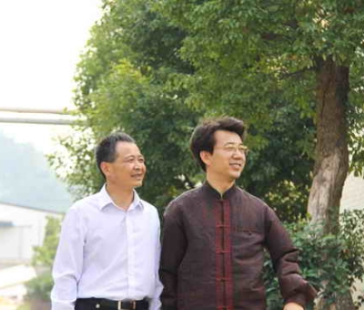 中國食用菌協(xié)會(huì)創(chuàng)新發(fā)展模式課題組組長趙中良蒞臨仙客來公司調(diào)研創(chuàng)新發(fā)展模式課題實(shí)施情況并轉(zhuǎn)達(dá)全國政協(xié)副主席阿不來提?阿不都熱西提的問候