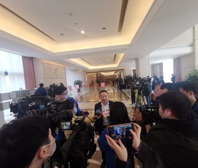 努力推進(jìn)綠色有機(jī)農(nóng)產(chǎn)品、中醫(yī)藥、文化和旅游等產(chǎn)業(yè)重要基地建設(shè) 江西仙客來董事長(zhǎng)潘新華參加省十三屆人大五次會(huì)議積極建言獻(xiàn)策