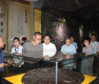 九江職業(yè)大學黨委書記，市教育局黨委書記、局長熊穎蒞臨仙客來公司走訪調研