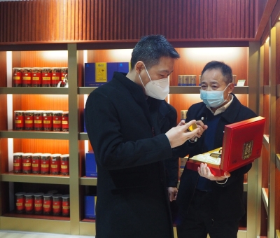 市委常委、市紀(jì)委書(shū)記熊明一行到仙客來(lái)公司走訪慰問(wèn)并調(diào)研食品安全工作