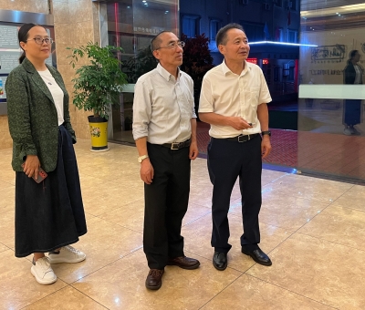 中國社會科學(xué)院世界宗教研究所研究員嘉木揚(yáng)·凱朝等蒞臨仙客來參觀